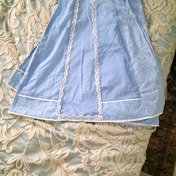 2 matching aprons - Picture 2 of 3